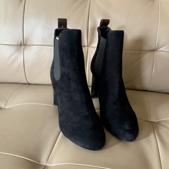 louis vuitton boots poshmark